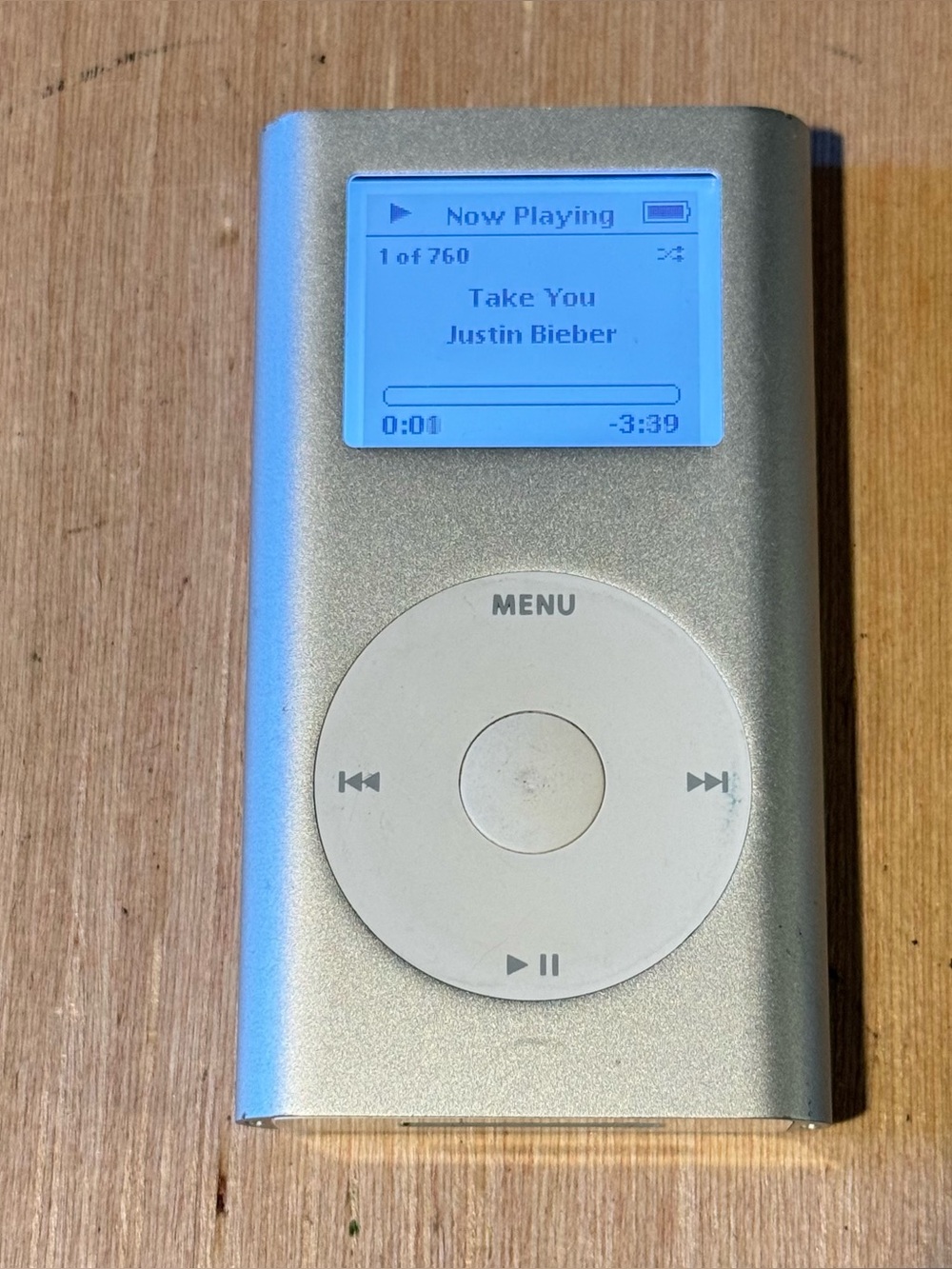 iPod Mini 1st Gen Model:A1051 4GB Silver Tested Good w/760 Song Read Info Below!